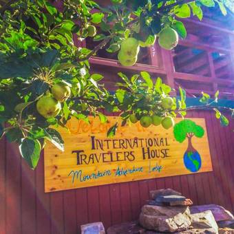 Albergue Ith Big Bear Mountain Adventure Lodge