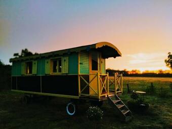 Bed & Breakfast La Roulotte Magic ! Des Grillots