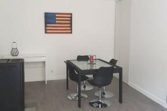 Maisonnette Sur La Voie Verte � Berz� La Ville