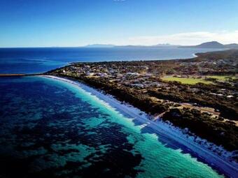 Ocean Song Cottage- Pet Friendly Conditions Apply