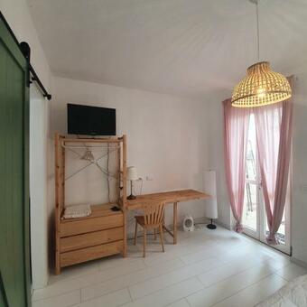 Hostal Malpensa - Independent Double Room & Bathroom
