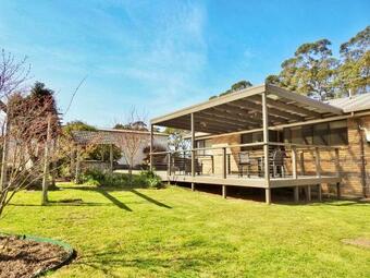 Sea Eagle... Roaring Beach Retreat