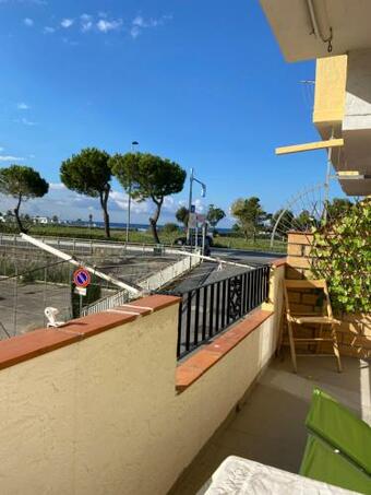 1-bed Apartment In Marina Di Santa Maria Del Cedro