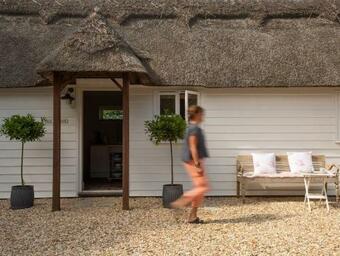 Apartamento The Milk Parlour; Your Hilltop Village Escape.