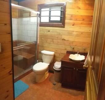 La Caba�a De Los Lirios Cerca Del Volcan Irazu Y Turrialba E Internet 100 Megas