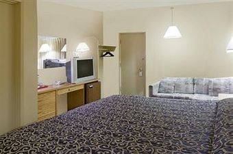 Motel Canada's Best Value Desert Inn & Suites