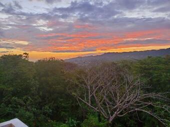 Cheerful Country Bungalow Free Parking And Wifi