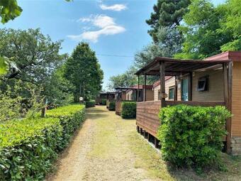 Lovely Bungalow In Capraia E Limite With A Shared Pool