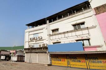 Oyo 88242 Hotel Deux