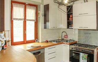 Stunning Home In Agrate Conturbia With Wifi And 3 Bedrooms