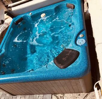 New Pool Hot Tub Lakefront Area Luxury Large Cottage Trails Beach Gta!