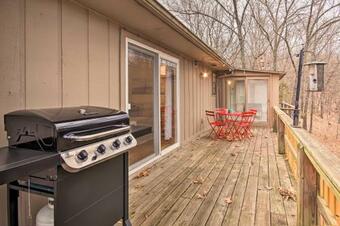 Lakehouse Landing At Beaver Lake Pool, Grill
