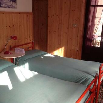 Hostal La Miando Rooms