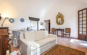 Stunning Home In Albenga W/ 2 Bedrooms