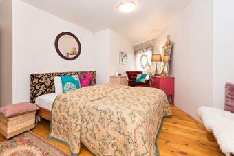 Historical Two-bedroom Apartment With Sauna, Jacuzzi And Fireplace