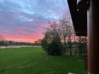 Tomatin - Luxury Two Bedroom Log Cabin With Hot Tub