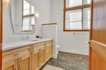 Amazing Three Story Cabin! Four Fireplaces, Private Hot Tub, Snowmobile Transportation Provided, Beautiful And Comfortable Home 359 Home