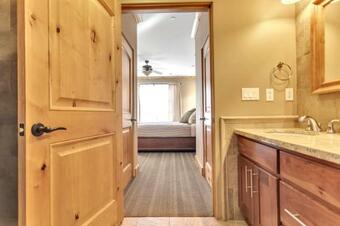 Apartamento Prime Location! Elevator, Garage, King Bed, Fireplace And More! Silver Mountain Condo 208 Condo