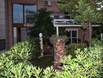 Apartamento Studio On The Beach With Private Garden