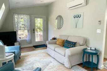 Apartamento Newly Renovated Carriage House Near Town & Beaches