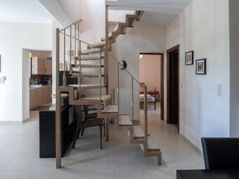 Traditional Stone Home 30 Min. From Famous Beaches