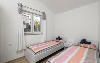 Nice Home In Rukavac With Jacuzzi, Sauna And 4 Bedrooms