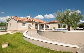 Two-bedroom Holiday Home In Filipana