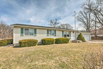 Renovated Home With Deck, Steps To State Park!