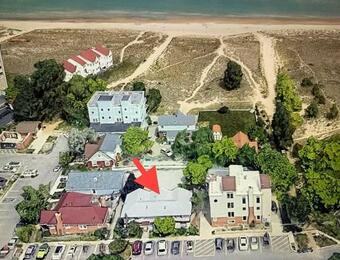 2 Bedroom Condo I Steps From Lake Michigan I Mi City