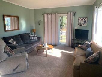 Hemlock House In Republic South