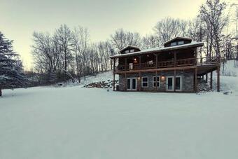 Charming Ferryville Cabin With Fire Pit And Grill