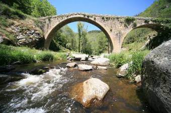 Hotel Logis Des Rives De L'arzon