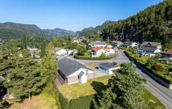 Hostal Hybel Med Gratis Internett Og Parkering