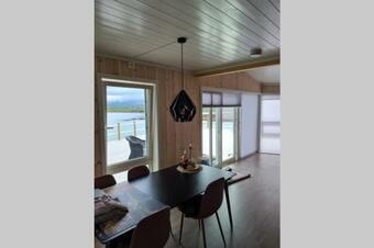 Rorbu P� Lilleeidet, Vestv�g�y