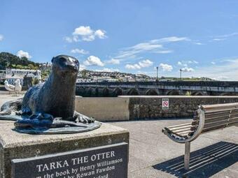 Dairy Barn - Uk37424
