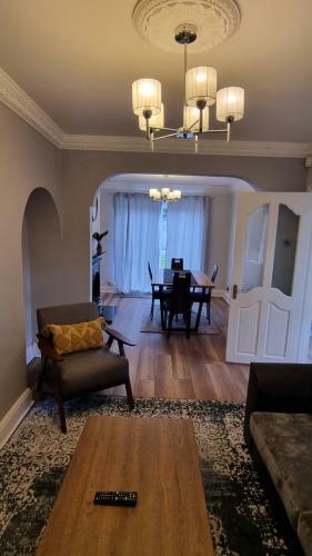 Cosy 3 Bed Close To City Family And Contractors