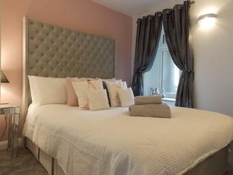 Eden Suite Sasco Apartments