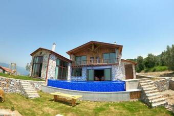 Villa Magnificient Stone House With Private Pool And Jacuzzi In Iznik, Bursa