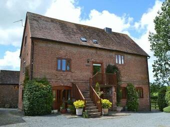 The Chaff House - Farm Stay Apartment Set Within 135 Acres