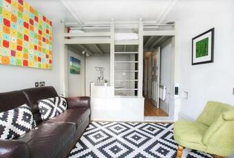 Historic Two Bed Apartment In Heart Of The City