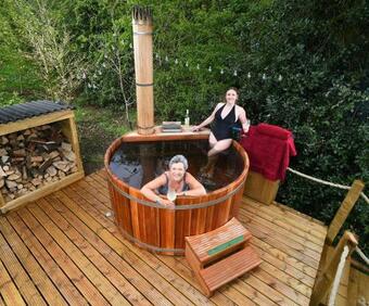 Gaia's Hideaway - Luxury Yurt With Hot Tub