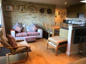 Ty Nant Cottages And Suites