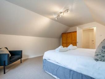 Pass The Keys Newly Refurbished Annex With Parking And Pool