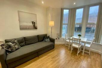 Stylish Modern Apartment For Up To 5 Nr Citycentre