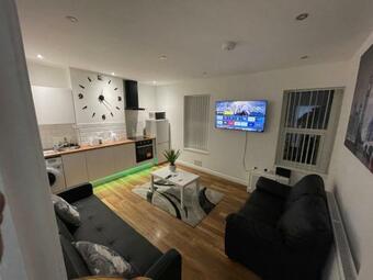 Stunning 2 Bed Apartment Close To Cardiff Central