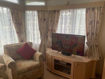 26 Riverview 8 Berth Caravan With Free Fishing