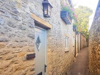 Luxury Old Sorting Office In Cotswold Town Centre