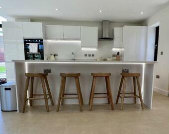 Rural 6 Bed Retreat In A Pretty Village.