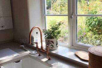 16 Century Farmhouse Cottage, Foothills Of Iconic Glastonbury Tor.