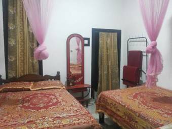 Bed & Breakfast White Home